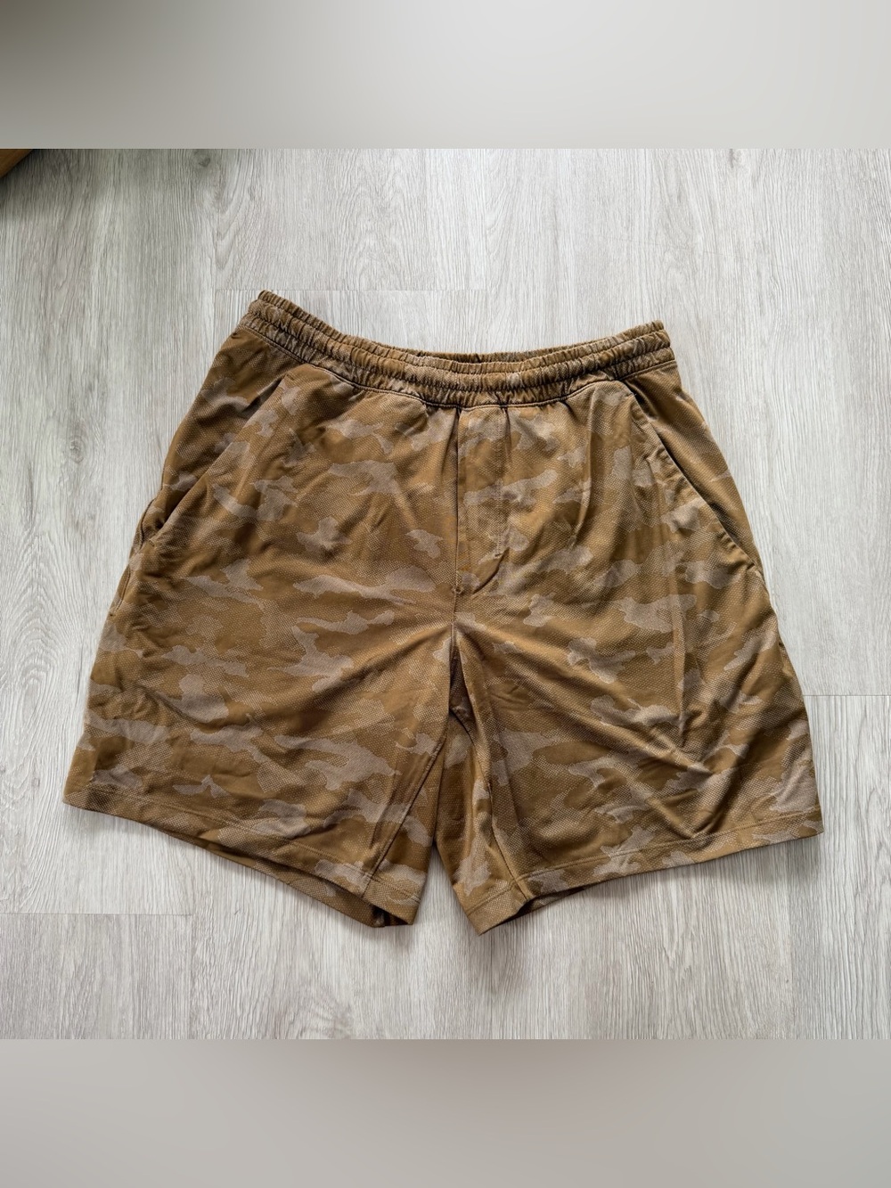 lululemon athletica Men's Brown Camo Performance Shorts Size M